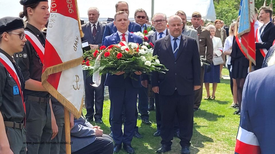 Na zdjęciu: uczestnicy uroczystości upamiętniającej żołnierzy Konspiracyjnego Wojska Polskiego zamordowanych 76 lat temu w Bąkowej Górze, która odbyła się w sobotę, 7 maja 2022 roku w Bąkowej Górze