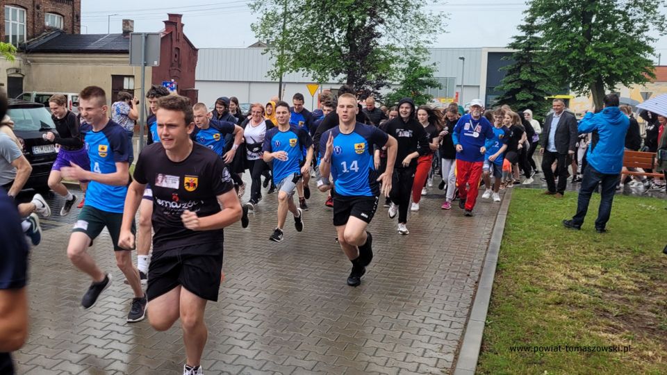 Na zdjęciu: uczestnicy IV Rekreacyjnego Biegu Antoniańskiego, który odbył się w niedzielę, 12 czerwca 2022 roku, w Powiatowym Centrum Animacji Społecznej w Tomaszowie Mazowieckim