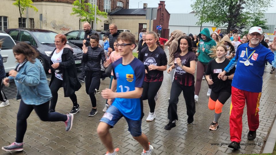 Na zdjęciu: uczestnicy IV Rekreacyjnego Biegu Antoniańskiego, który odbył się w niedzielę, 12 czerwca 2022 roku, w Powiatowym Centrum Animacji Społecznej w Tomaszowie Mazowieckim