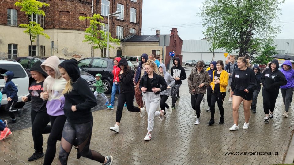 Na zdjęciu: uczestnicy IV Rekreacyjnego Biegu Antoniańskiego, który odbył się w niedzielę, 12 czerwca 2022 roku, w Powiatowym Centrum Animacji Społecznej w Tomaszowie Mazowieckim