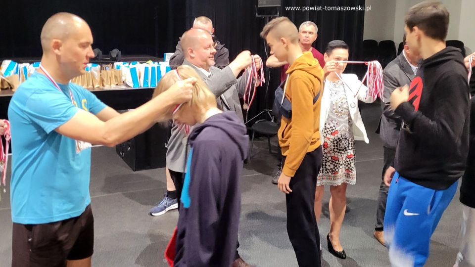 Na zdjęciu: uczestnicy IV Rekreacyjnego Biegu Antoniańskiego, który odbył się w niedzielę, 12 czerwca 2022 roku, w Powiatowym Centrum Animacji Społecznej w Tomaszowie Mazowieckim