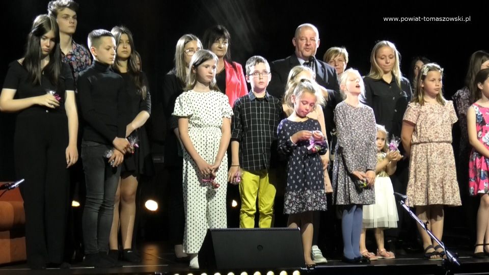 Na zdjęciu: uczestnicy Dnia Matki w Powiatowym Centrum Animacji Społecznej w Tomaszowie Mazowieckim, który odbył się w środę, 18 maja 2022 roku