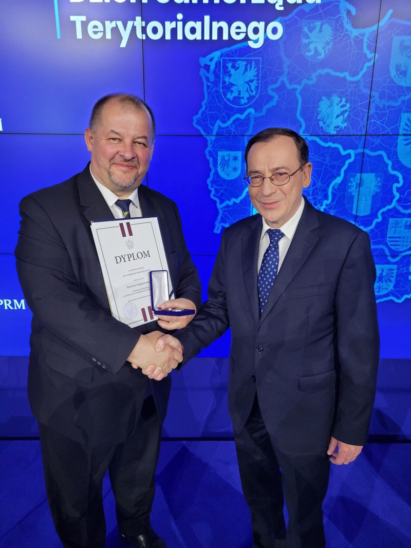 Zdjęcie z uroczystości z okazji Dnia Samorządu Terytorialnego, która odbyła się 30 maja 2022 roku w Kancelarii Prezesa Rady Ministrów Zdjęcie z uroczystości z okazji Dnia Samorządu Terytorialnego, która odbyła się 30 maja 2022 roku w Kancelarii Prezesa Rady Ministrów
