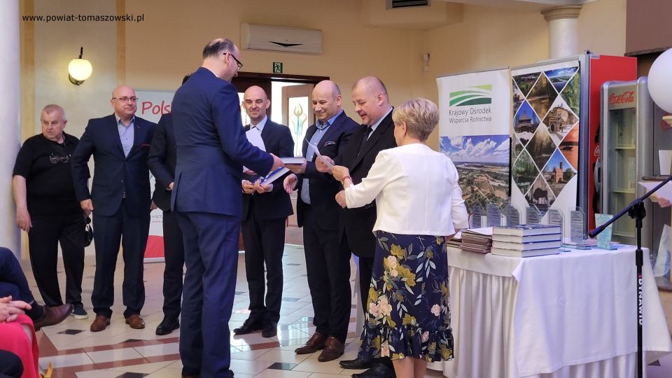 Na zdjęciu: uczestnicy uroczystości poświęconej 10 rocznicy utworzenia Powiatowego Stowarzyszenia Emerytów, Rencistów i Inwalidów, która odbyła się we wtorek, 24 maja 2022 roku, w Restauracji Janosik