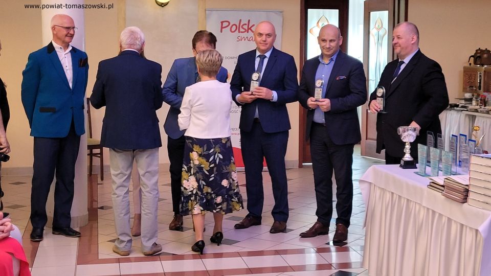 Na zdjęciu: uczestnicy uroczystości poświęconej 10 rocznicy utworzenia Powiatowego Stowarzyszenia Emerytów, Rencistów i Inwalidów, która odbyła się we wtorek, 24 maja 2022 roku, w Restauracji Janosik