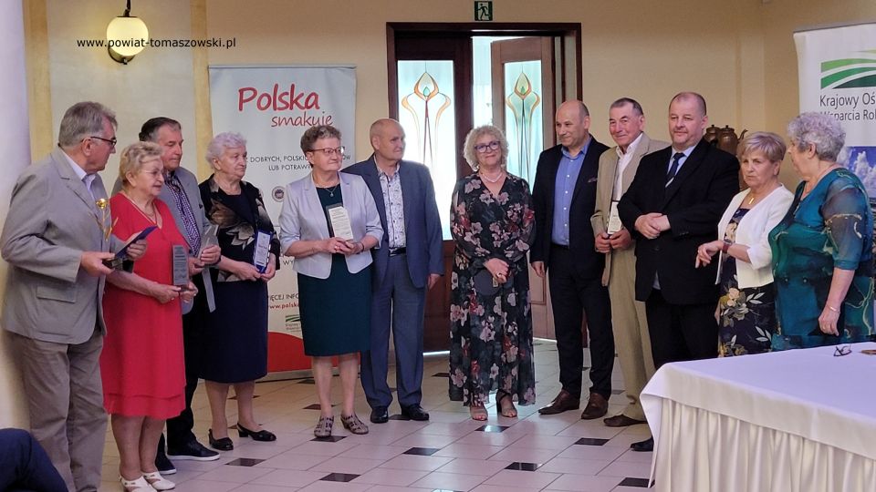 Na zdjęciu: uczestnicy uroczystości poświęconej 10 rocznicy utworzenia Powiatowego Stowarzyszenia Emerytów, Rencistów i Inwalidów, która odbyła się we wtorek, 24 maja 2022 roku, w Restauracji Janosik