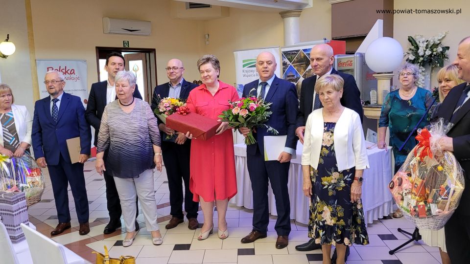 Na zdjęciu: uczestnicy uroczystości poświęconej 10 rocznicy utworzenia Powiatowego Stowarzyszenia Emerytów, Rencistów i Inwalidów, która odbyła się we wtorek, 24 maja 2022 roku, w Restauracji Janosik