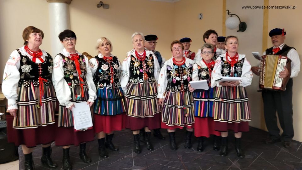 Na zdjęciu: uczestnicy uroczystości poświęconej 10 rocznicy utworzenia Powiatowego Stowarzyszenia Emerytów, Rencistów i Inwalidów, która odbyła się we wtorek, 24 maja 2022 roku, w Restauracji Janosik