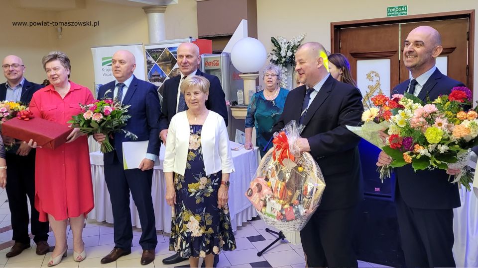 Na zdjęciu: uczestnicy uroczystości poświęconej 10 rocznicy utworzenia Powiatowego Stowarzyszenia Emerytów, Rencistów i Inwalidów, która odbyła się we wtorek, 24 maja 2022 roku, w Restauracji Janosik