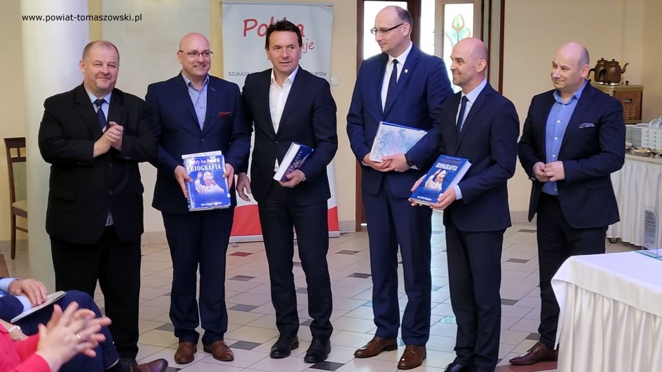 Na zdjęciu: uczestnicy uroczystości poświęconej 10 rocznicy utworzenia Powiatowego Stowarzyszenia Emerytów, Rencistów i Inwalidów, która odbyła się we wtorek, 24 maja 2022 roku, w Restauracji Janosik