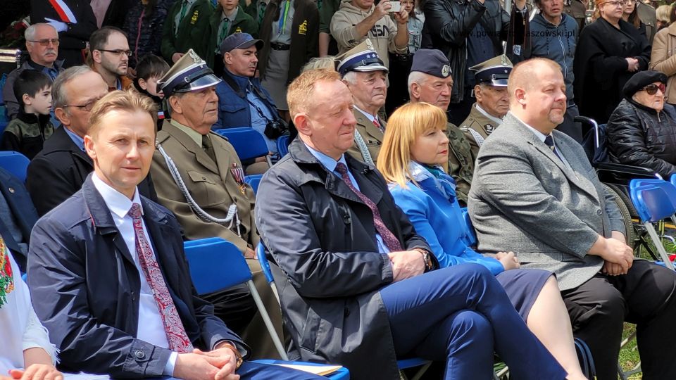 Na zdjęciu: uczestnicy uroczystości poświęconej Dniu Pamięci o Majorze Hubalu, która odbyła się przy szańcu Hubala w Anielinie, w sobotę, 30 kwietnia 2022 roku