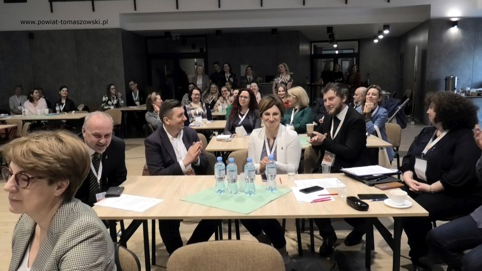 Zdjęcie z XVIII Spotkania Oddziałów i Kół Związku Dużych Rodzin Trzy Plus, które odbyło się w sobotę, 23 kwietnia 2022 roku, w Gminnym Centrum Kultury w Lubochni
