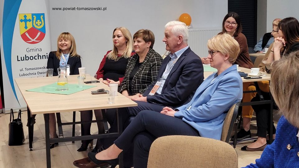 Zdjęcie z XVIII Spotkania Oddziałów i Kół Związku Dużych Rodzin Trzy Plus, które odbyło się w sobotę, 23 kwietnia 2022 roku, w Gminnym Centrum Kultury w Lubochni