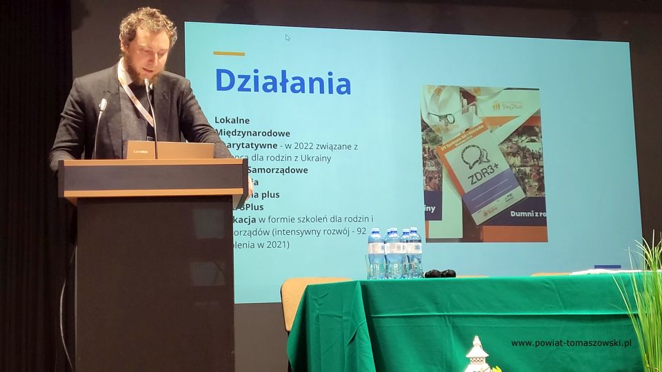 Zdjęcie z XVIII Spotkania Oddziałów i Kół Związku Dużych Rodzin Trzy Plus, które odbyło się w sobotę, 23 kwietnia 2022 roku, w Gminnym Centrum Kultury w Lubochni