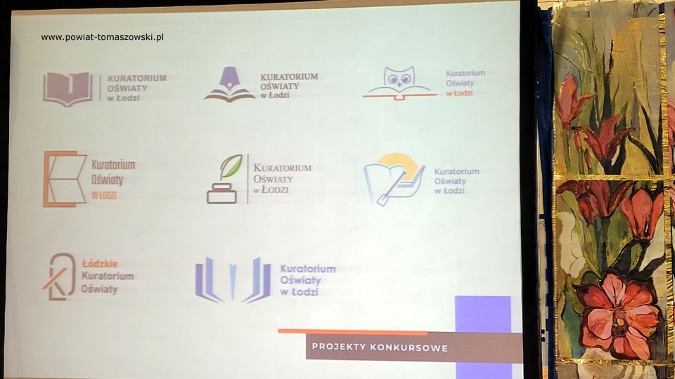 Na zdjęciu: uczestnicy podsumowania konkursu na logo Kuratorium Oświaty w  Łodzi, które odbyło się w poniedziałek, 23 maja 2022 roku, w Zespole Szkół Ponadpodstawowych nr 6 w Tomaszowie Mazowieckim