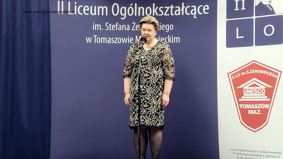 Na zdjęciu: uczestnicy uroczystego zakończenia roku szkolnego 2021/2022 maturzystów w II Liceum Ogólnokształcącym im. Stefana Żeromskiego w Tomaszowie Mazowieckim, które odbyło się w piątek, 29 kwietnia 2022 roku Na zdjęciu: uczestnicy uroczystego zakończenia roku szkolnego 2021/2022 maturzystów w II Liceum Ogólnokształcącym im. Stefana Żeromskiego w Tomaszowie Mazowieckim, które odbyło się w piątek, 29 kwietnia 2022 roku