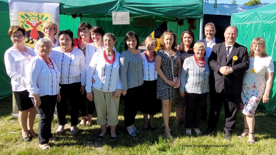 Na zdjęciu: uczestnicy XIII Powiatowego Miodobrania w Żelechlinku, które odbyło się w Żelechlinku w niedzielę, 5 czerwca 2022 roku