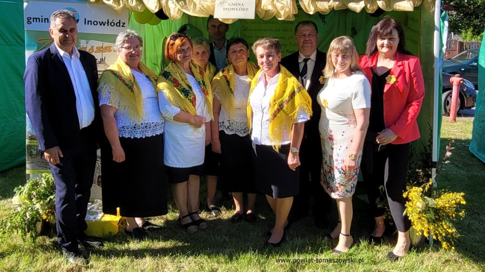 Na zdjęciu: uczestnicy XIII Powiatowego Miodobrania w Żelechlinku, które odbyło się w Żelechlinku w niedzielę, 5 czerwca 2022 roku