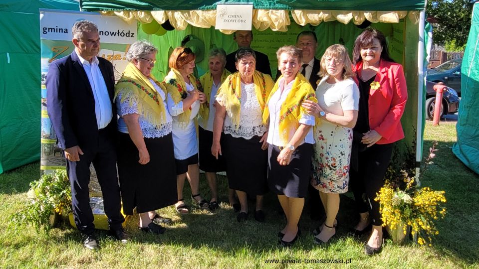 Na zdjęciu: uczestnicy XIII Powiatowego Miodobrania w Żelechlinku, które odbyło się w Żelechlinku w niedzielę, 5 czerwca 2022 roku
