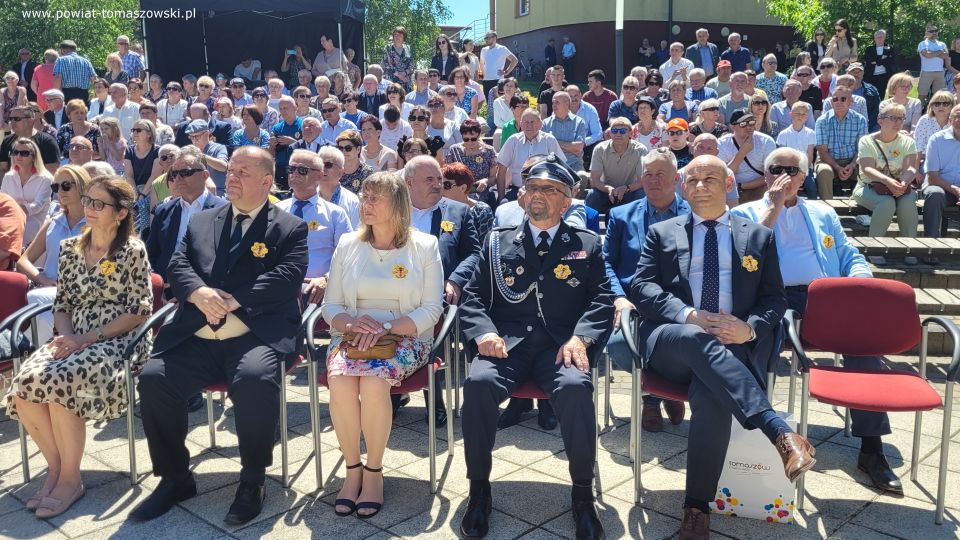 Na zdjęciu: uczestnicy XIII Powiatowego Miodobrania w Żelechlinku, które odbyło się w Żelechlinku w niedzielę, 5 czerwca 2022 roku