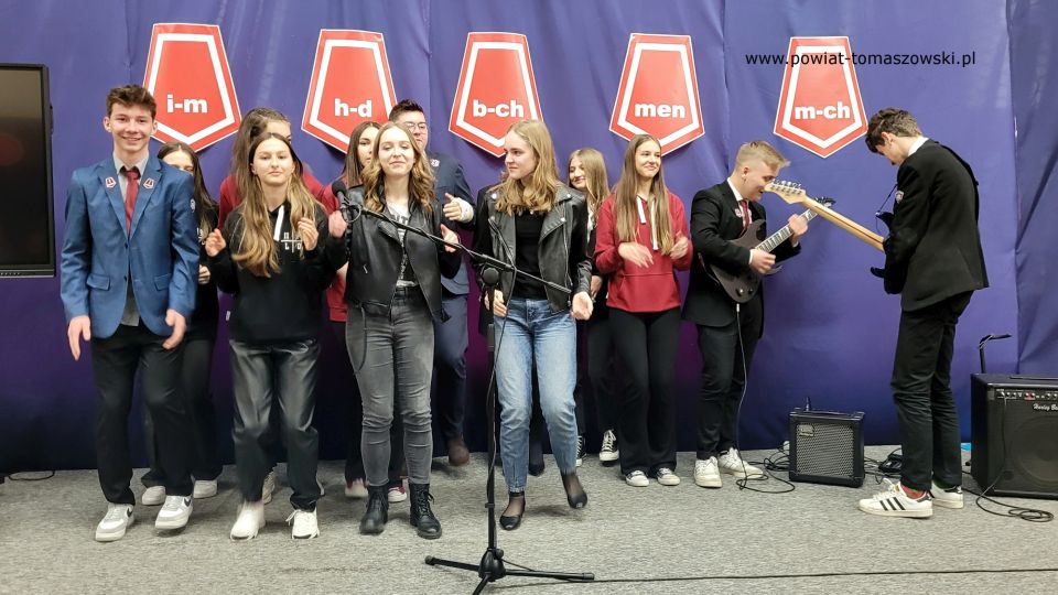 Zdjęcie z Dnia otwartych drzwi w II Liceum Ogólnokształcącym im. Stefana Żeromskiego w Tomaszowie Mazowieckiem, które odbyły się w sobotę, 9 kwietnia 2022 roku