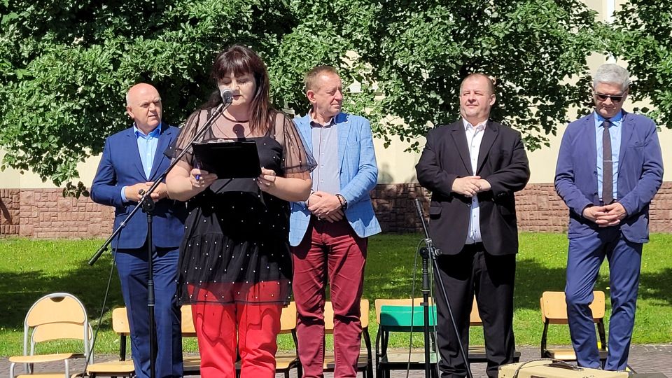 Na zdjęciu: uczestnicy Pikniku Dzień Rodziny, organizowanego przez parafię św. Jadwigi Królowej oraz Katolickie Stowarzyszenie Oświatowe im. Św. Ojca Pio, który odbył się w sobotę, 11 czerwca 2022 roku, w godzinach 9.30 – 16.00 na terenie parafii pw. św. Jadwigi Królowej przy ulicy Warszawskiej 75/81 w Tomaszowie Mazowieckim