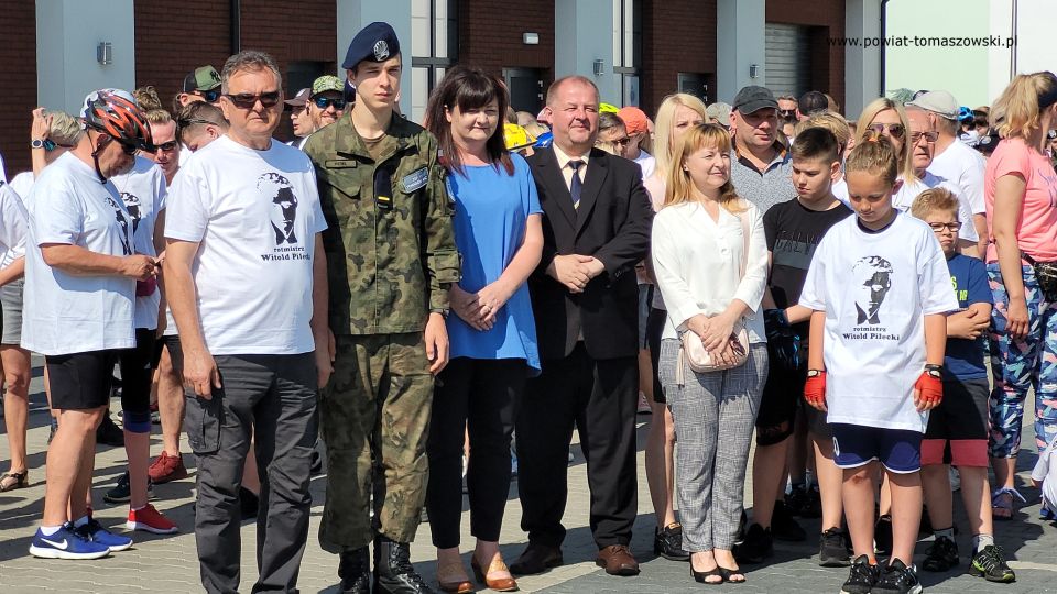 Na zdjęciu: uczestnicy VIII  Rodzinnego Rajdu Rowerowego im. rotmistrza Witolda Pileckiego, który odbył się w niedzielę, 12 czerwca 2022 roku
