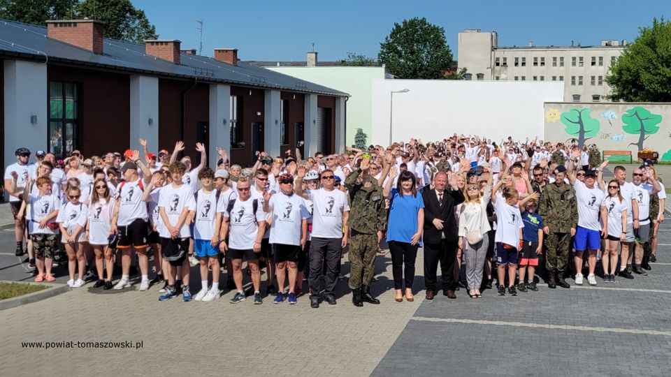 Na zdjęciu: uczestnicy VIII  Rodzinnego Rajdu Rowerowego im. rotmistrza Witolda Pileckiego, który odbył się w niedzielę, 12 czerwca 2022 roku