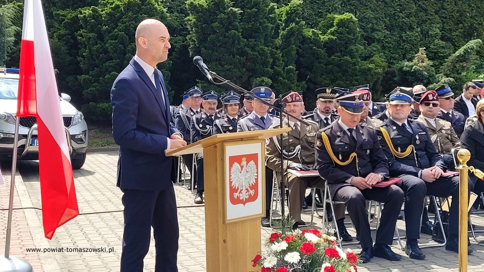 Na zdjęciu: uczestnicy uroczystości z okazji Międzynarodowego Dnia Strażaka, która odbyła się w Komendzie Powiatowej Państwowej Straży Pożarnej w Tomaszowie Mazowieckim 4 maja 2022 roku