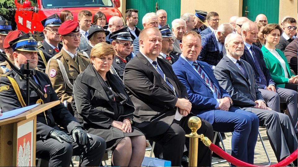 Na zdjęciu: uczestnicy uroczystości z okazji Międzynarodowego Dnia Strażaka, która odbyła się w Komendzie Powiatowej Państwowej Straży Pożarnej w Tomaszowie Mazowieckim 4 maja 2022 roku
