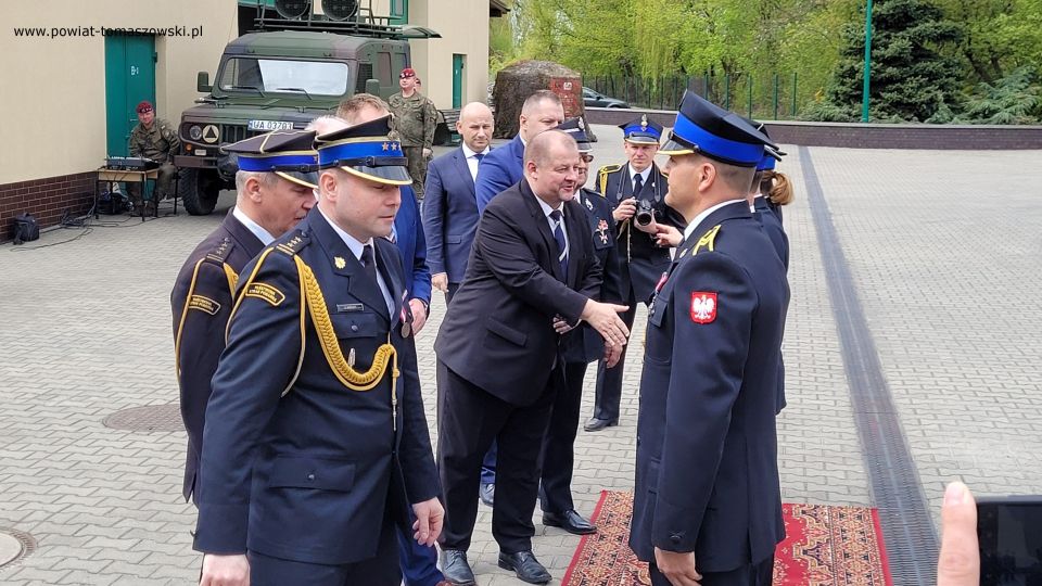 Na zdjęciu: uczestnicy uroczystości z okazji Międzynarodowego Dnia Strażaka, która odbyła się w Komendzie Powiatowej Państwowej Straży Pożarnej w Tomaszowie Mazowieckim 4 maja 2022 roku