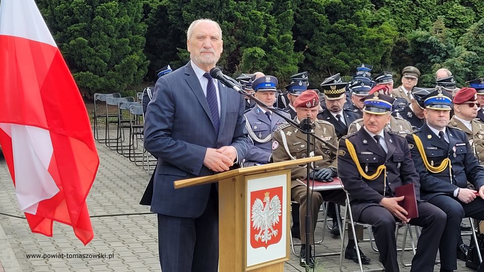 Na zdjęciu: uczestnicy uroczystości z okazji Międzynarodowego Dnia Strażaka, która odbyła się w Komendzie Powiatowej Państwowej Straży Pożarnej w Tomaszowie Mazowieckim 4 maja 2022 roku