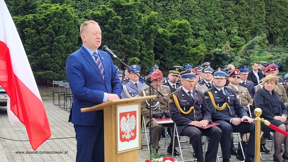 Na zdjęciu: uczestnicy uroczystości z okazji Międzynarodowego Dnia Strażaka, która odbyła się w Komendzie Powiatowej Państwowej Straży Pożarnej w Tomaszowie Mazowieckim 4 maja 2022 roku