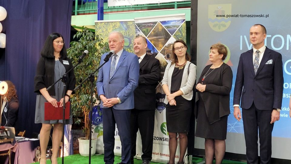 Na zdjęciu: uczestnicy IV Tomaszowskich Targów Edukacji, które odbyły się w hali sportowej w Zespole Szkół Ponadpodstawowych nr 3 w Tomaszowie Mazowieckim w piątek, 22 kwietnia 2022 roku