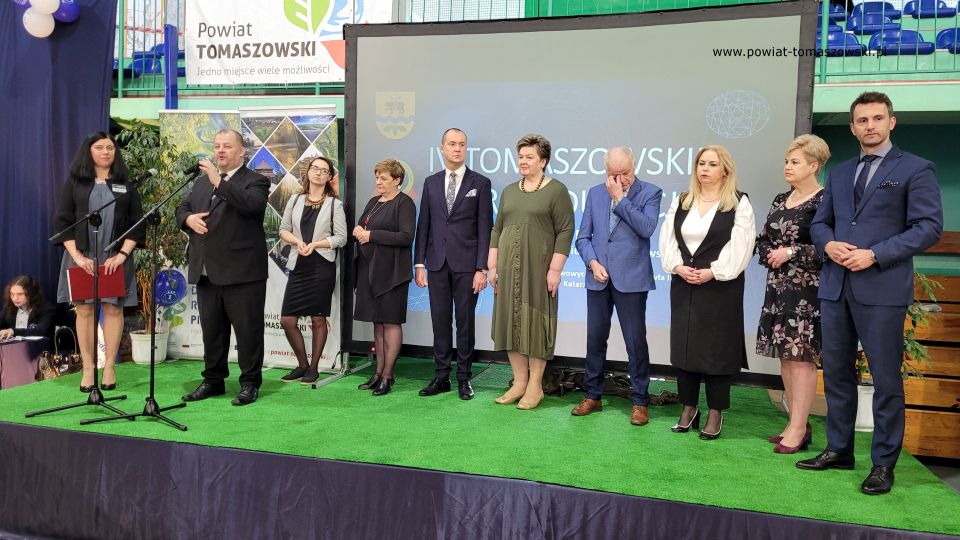 Na zdjęciu: uczestnicy IV Tomaszowskich Targów Edukacji, które odbyły się w hali sportowej w Zespole Szkół Ponadpodstawowych nr 3 w Tomaszowie Mazowieckim w piątek, 22 kwietnia 2022 roku