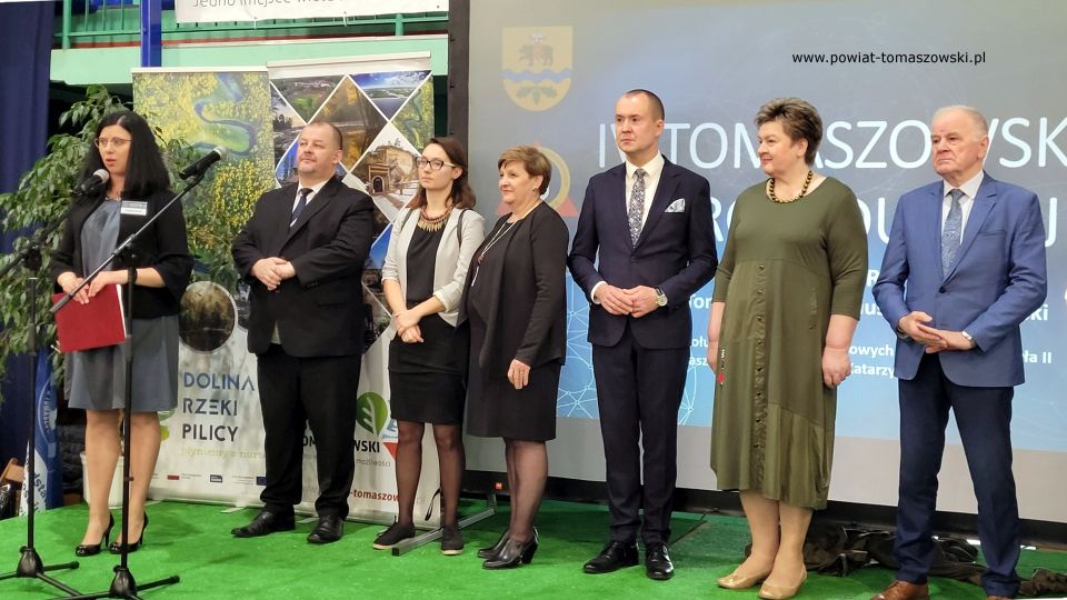 Na zdjęciu: uczestnicy IV Tomaszowskich Targów Edukacji, które odbyły się w hali sportowej w Zespole Szkół Ponadpodstawowych nr 3 w Tomaszowie Mazowieckim w piątek, 22 kwietnia 2022 roku