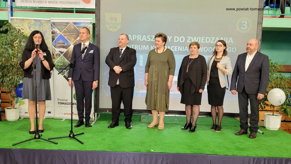 Na zdjęciu: uczestnicy IV Tomaszowskich Targów Edukacji, które odbyły się w hali sportowej w Zespole Szkół Ponadpodstawowych nr 3 w Tomaszowie Mazowieckim w piątek, 22 kwietnia 2022 roku