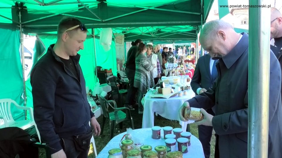 Na zdjęciu: uczestnicy XV Targów Ogrodniczych „Pamiętajmy o ogrodach”, które odbyły się w niedzielę, 24 kwietnia 2022 roku, w Piotrkowie Trybunalskim