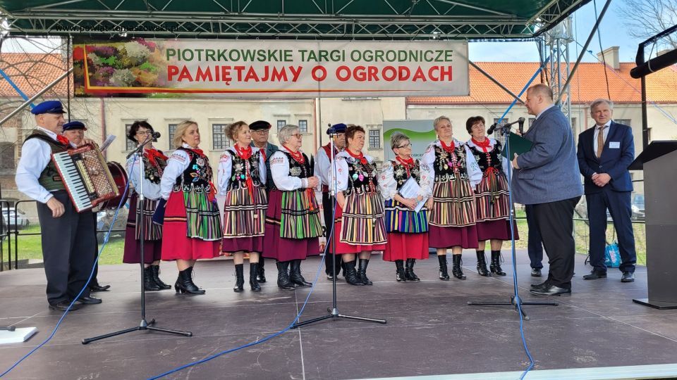 Na zdjęciu: uczestnicy XV Targów Ogrodniczych „Pamiętajmy o ogrodach”, które odbyły się w niedzielę, 24 kwietnia 2022 roku, w Piotrkowie Trybunalskim