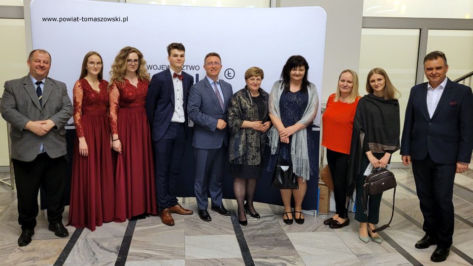 Zdjęcie z uroczystości odznaczenia artystów z województwa łódzkiego w Teatrze Wielkim w Łodzi, która odbyła się we wtorek, 26 kwietnia 2022 roku Zdjęcie z uroczystości odznaczenia artystów z województwa łódzkiego w Teatrze Wielkim w Łodzi, która odbyła się we wtorek, 26 kwietnia 2022 roku