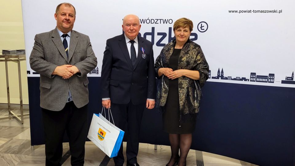 Zdjęcie z uroczystości odznaczenia artystów z województwa łódzkiego w Teatrze Wielkim w Łodzi, która odbyła się we wtorek, 26 kwietnia 2022 roku Zdjęcie z uroczystości odznaczenia artystów z województwa łódzkiego w Teatrze Wielkim w Łodzi, która odbyła się we wtorek, 26 kwietnia 2022 roku