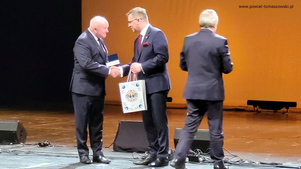 Zdjęcie z uroczystości odznaczenia artystów z województwa łódzkiego w Teatrze Wielkim w Łodzi, która odbyła się we wtorek, 26 kwietnia 2022 roku Zdjęcie z uroczystości odznaczenia artystów z województwa łódzkiego w Teatrze Wielkim w Łodzi, która odbyła się we wtorek, 26 kwietnia 2022 roku