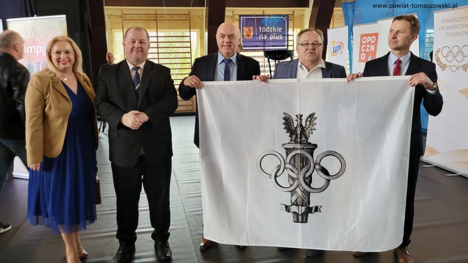 Na zdjęciu: uczestnicy uroczystości otwarcia 58. Centralnych Uroczystości Dni Olimpijczyka, która odbyła się w hali sportowej w Ujeździe w środę, 19 kwietnia 2022 roku Na zdjęciu: uczestnicy uroczystości otwarcia 58. Centralnych Uroczystości Dni Olimpijczyka, która odbyła się w hali sportowej w Ujeździe w środę, 19 kwietnia 2022 roku
