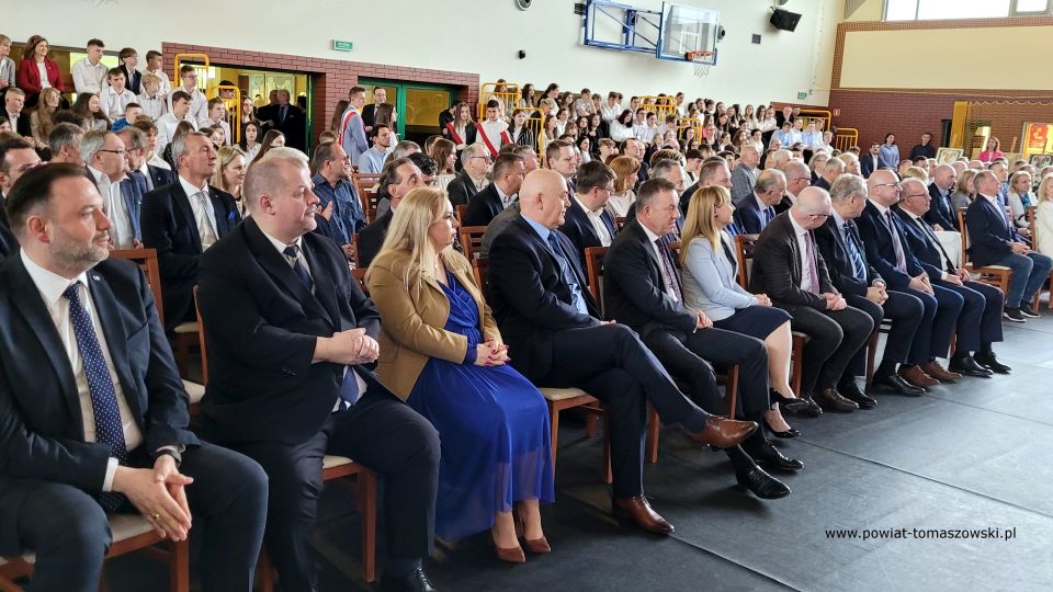 Na zdjęciu: uczestnicy uroczystości otwarcia 58. Centralnych Uroczystości Dni Olimpijczyka, która odbyła się w hali sportowej w Ujeździe w środę, 19 kwietnia 2022 roku Na zdjęciu: uczestnicy uroczystości otwarcia 58. Centralnych Uroczystości Dni Olimpijczyka, która odbyła się w hali sportowej w Ujeździe w środę, 19 kwietnia 2022 roku