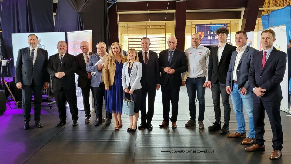 Na zdjęciu: uczestnicy uroczystości otwarcia 58. Centralnych Uroczystości Dni Olimpijczyka, która odbyła się w hali sportowej w Ujeździe w środę, 19 kwietnia 2022 roku Na zdjęciu: uczestnicy uroczystości otwarcia 58. Centralnych Uroczystości Dni Olimpijczyka, która odbyła się w hali sportowej w Ujeździe w środę, 19 kwietnia 2022 roku