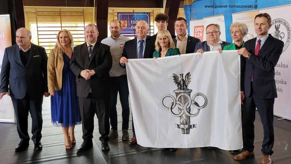 Na zdjęciu: uczestnicy uroczystości otwarcia 58. Centralnych Uroczystości Dni Olimpijczyka, która odbyła się w hali sportowej w Ujeździe w środę, 19 kwietnia 2022 roku Na zdjęciu: uczestnicy uroczystości otwarcia 58. Centralnych Uroczystości Dni Olimpijczyka, która odbyła się w hali sportowej w Ujeździe w środę, 19 kwietnia 2022 roku