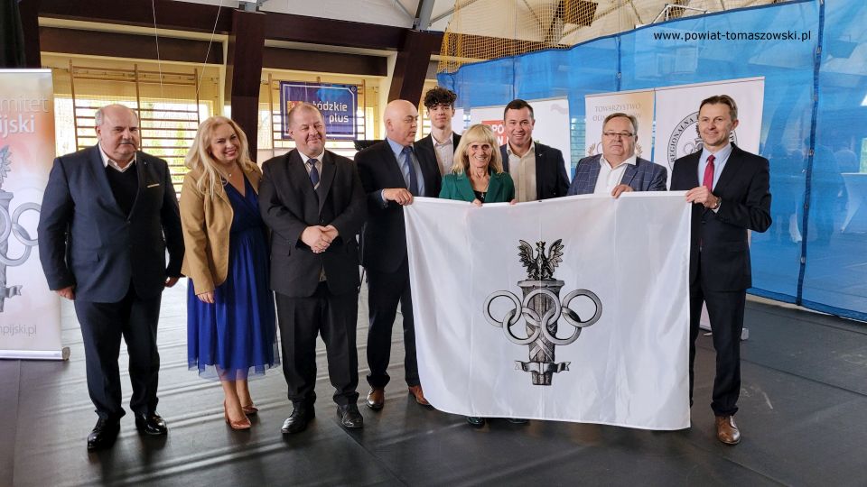 Na zdjęciu: uczestnicy uroczystości otwarcia 58. Centralnych Uroczystości Dni Olimpijczyka, która odbyła się w hali sportowej w Ujeździe w środę, 19 kwietnia 2022 roku Na zdjęciu: uczestnicy uroczystości otwarcia 58. Centralnych Uroczystości Dni Olimpijczyka, która odbyła się w hali sportowej w Ujeździe w środę, 19 kwietnia 2022 roku
