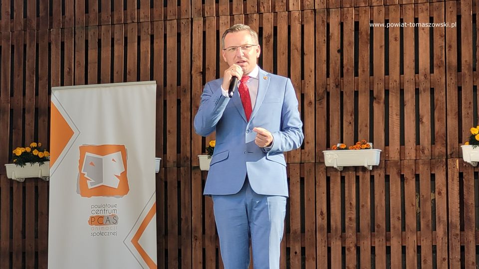 Na zdjęciu: uczestnicy Biesiady Świętojańskiej, zorganizowanej przez Powiatowe Centrum Animacji Społecznej w Tomaszowie Mazowieckim, która odbyła się w sobotę, 18 czerwca 2022 roku, na terenie PCAS