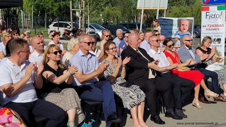 Na zdjęciu: uczestnicy Biesiady Świętojańskiej, zorganizowanej przez Powiatowe Centrum Animacji Społecznej w Tomaszowie Mazowieckim, która odbyła się w sobotę, 18 czerwca 2022 roku, na terenie PCAS