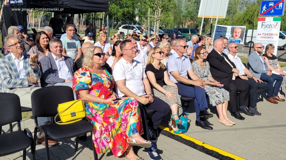 Na zdjęciu: uczestnicy Biesiady Świętojańskiej, zorganizowanej przez Powiatowe Centrum Animacji Społecznej w Tomaszowie Mazowieckim, która odbyła się w sobotę, 18 czerwca 2022 roku, na terenie PCAS